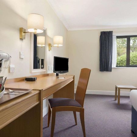 Days Inn Stafford Eksteriør bilde