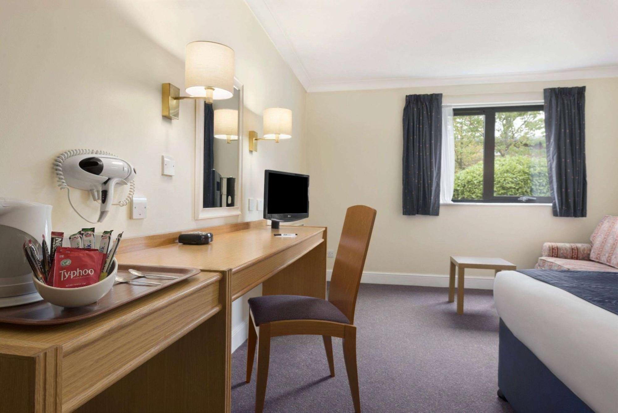 Days Inn Stafford Eksteriør bilde