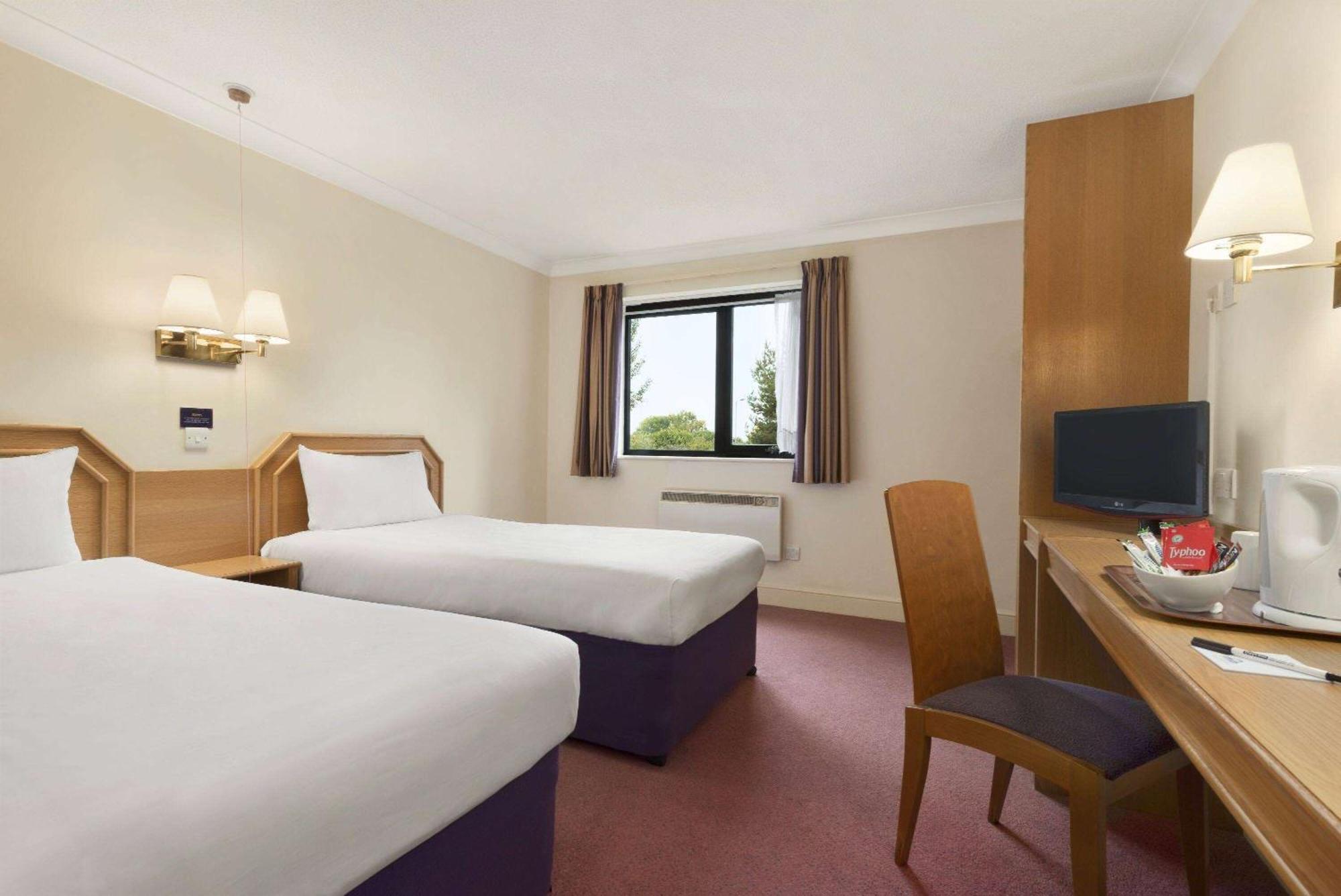 Days Inn Stafford Eksteriør bilde