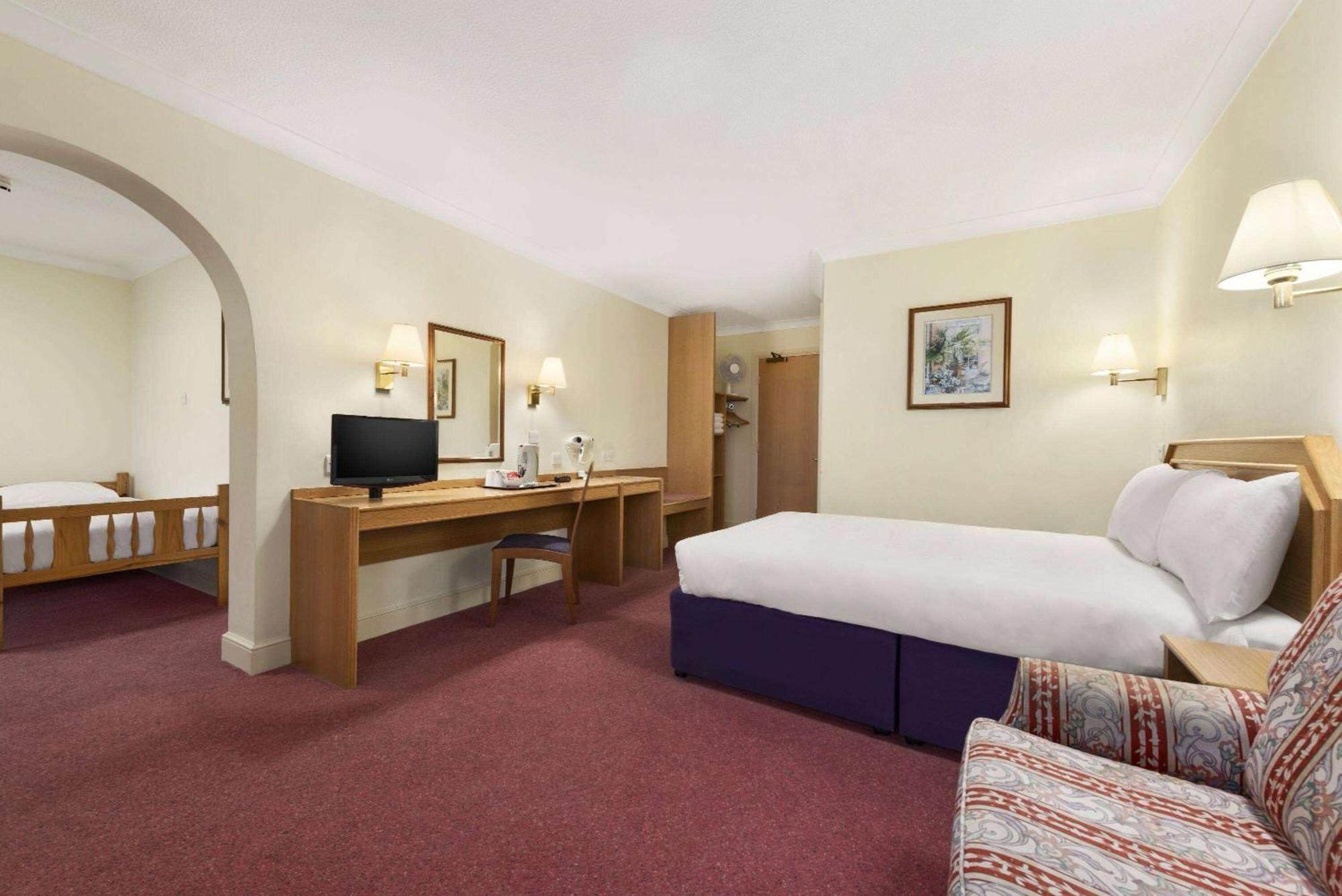 Days Inn Stafford Eksteriør bilde