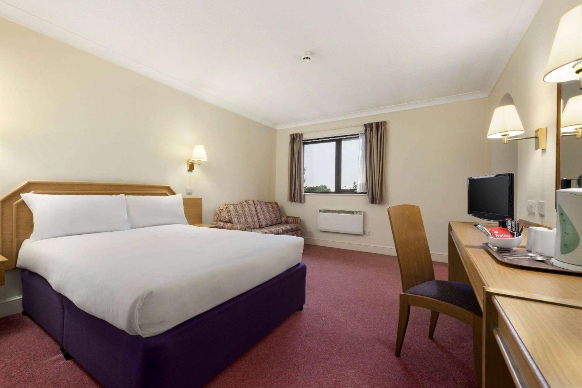 Days Inn Stafford Eksteriør bilde